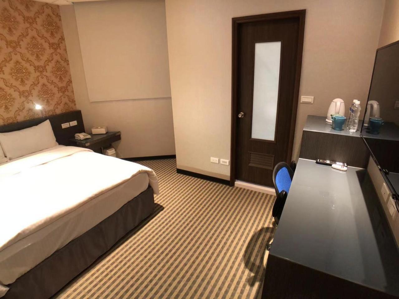 Red 13 Apartment Тайпей Екстериор снимка