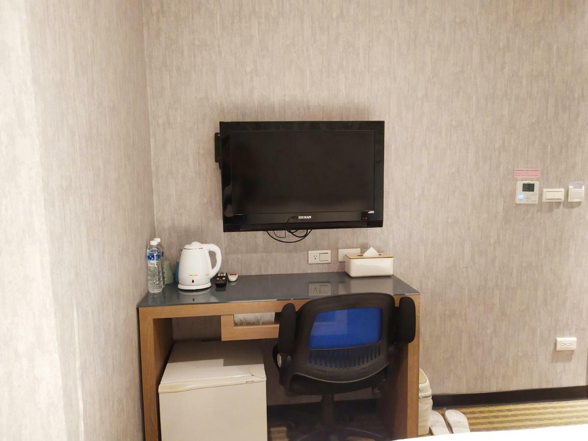 Red 13 Apartment Тайпей Екстериор снимка