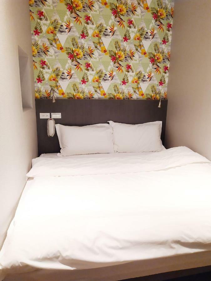 Red 13 Apartment Тайпей Екстериор снимка