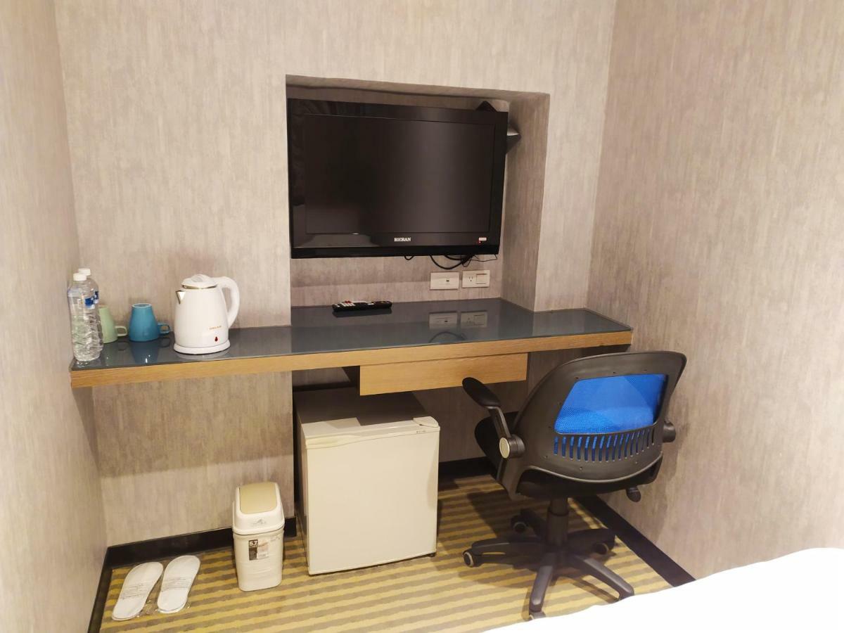 Red 13 Apartment Тайпей Екстериор снимка