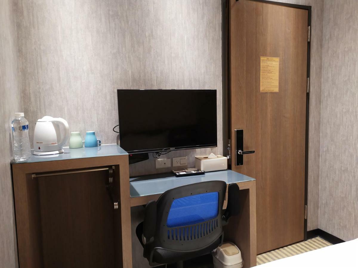 Red 13 Apartment Тайпей Екстериор снимка