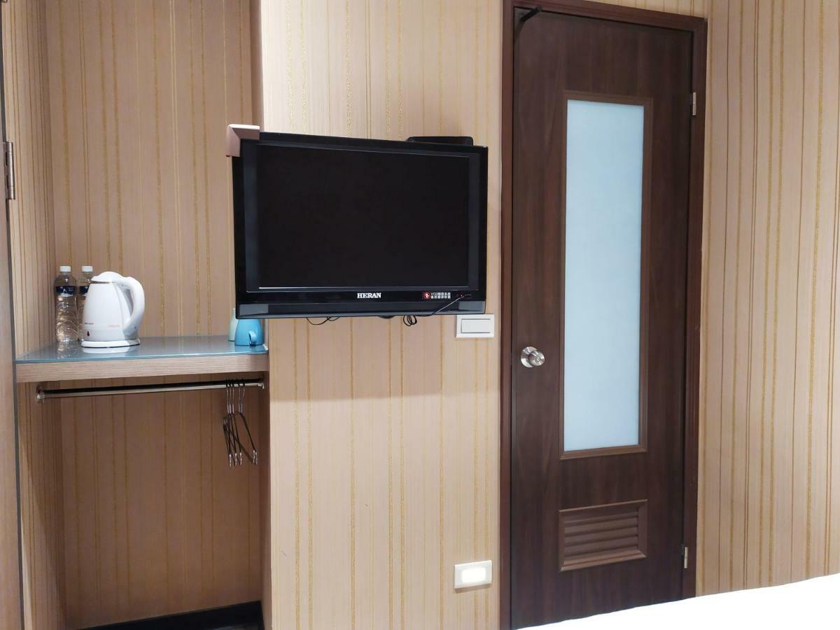Red 13 Apartment Тайпей Екстериор снимка