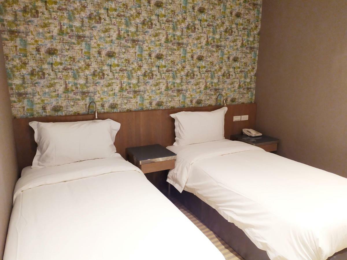 Red 13 Apartment Тайпей Екстериор снимка