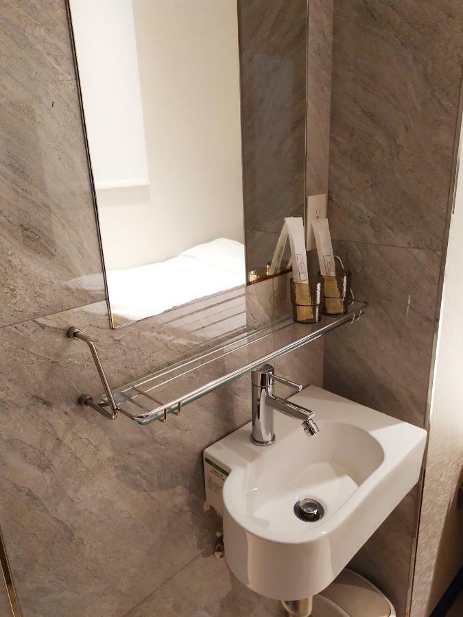 Red 13 Apartment Тайпей Екстериор снимка