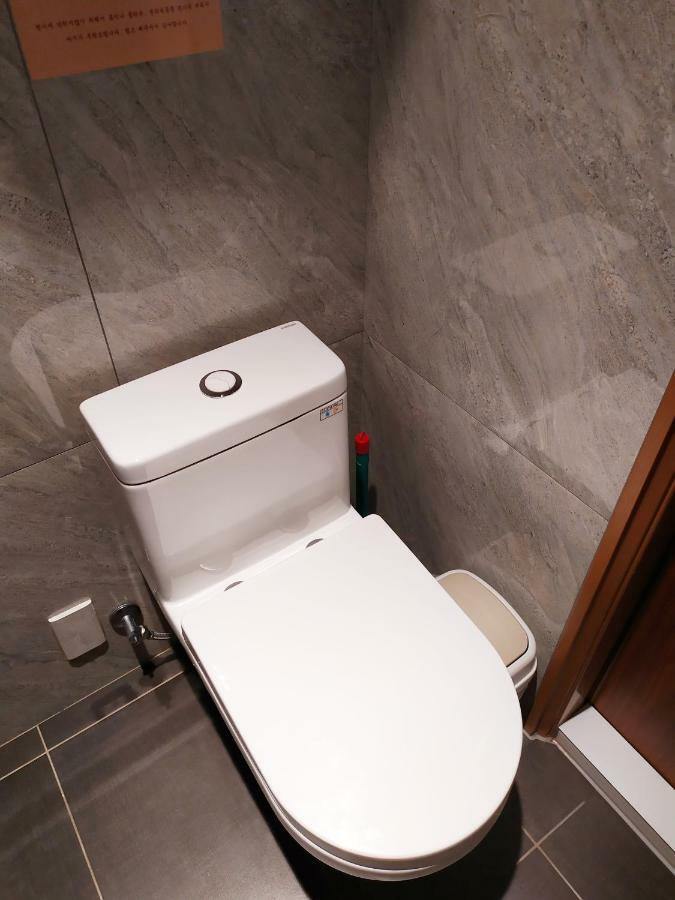 Red 13 Apartment Тайпей Екстериор снимка